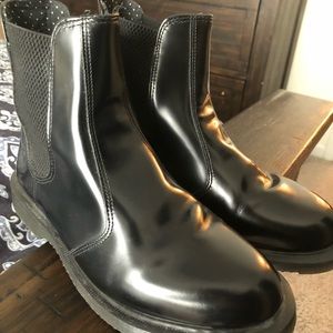 Dr AirWair Martens woman’s flora smooth boots